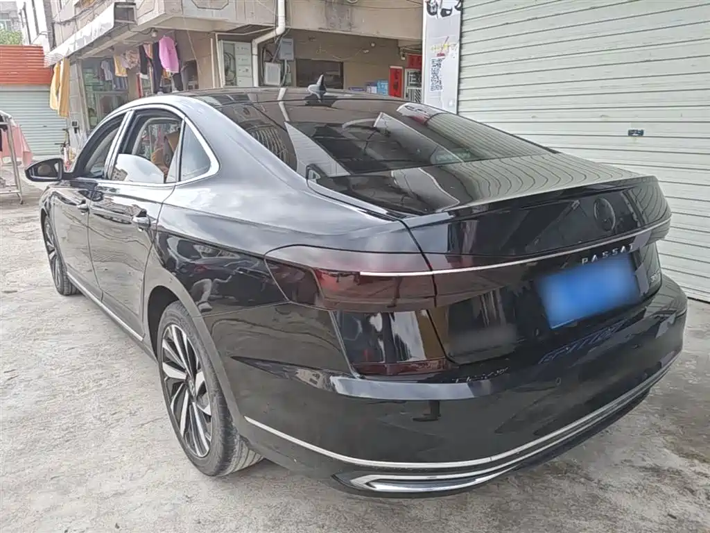 Volkswagen Passat 2022 330TSI Starlight Elite Edition фото 5