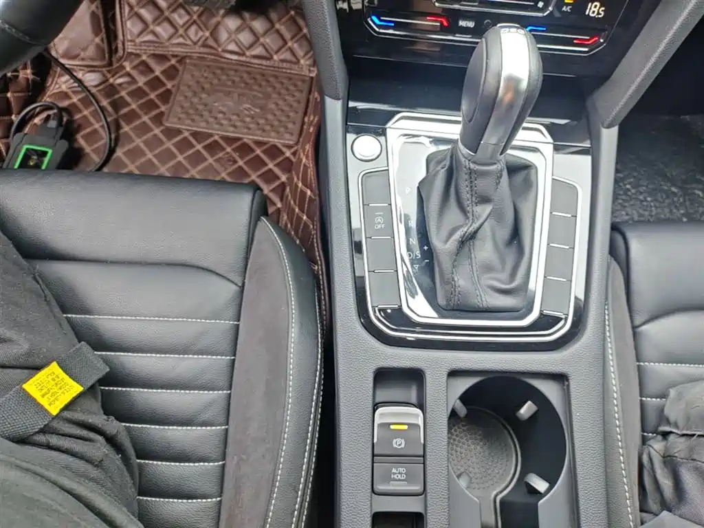 Volkswagen Magotan 2020 280TSI DSG Leading фото 10