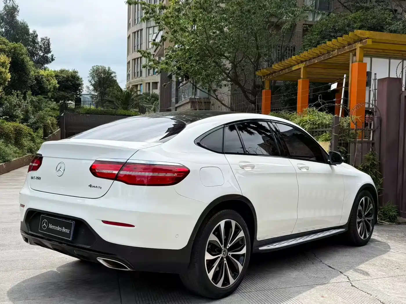 Mercedes-Benz GLC Coupe 2018 GLC 260 4MATIC Coupe SUV фото 37