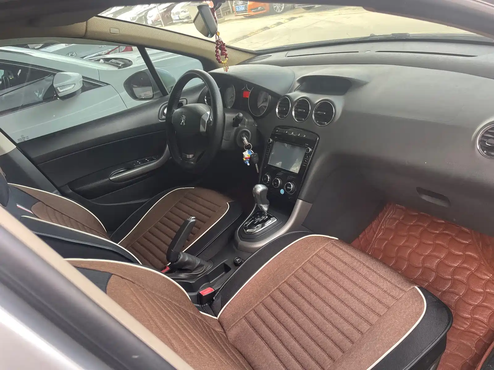 Photo 13 - Peugeot 408