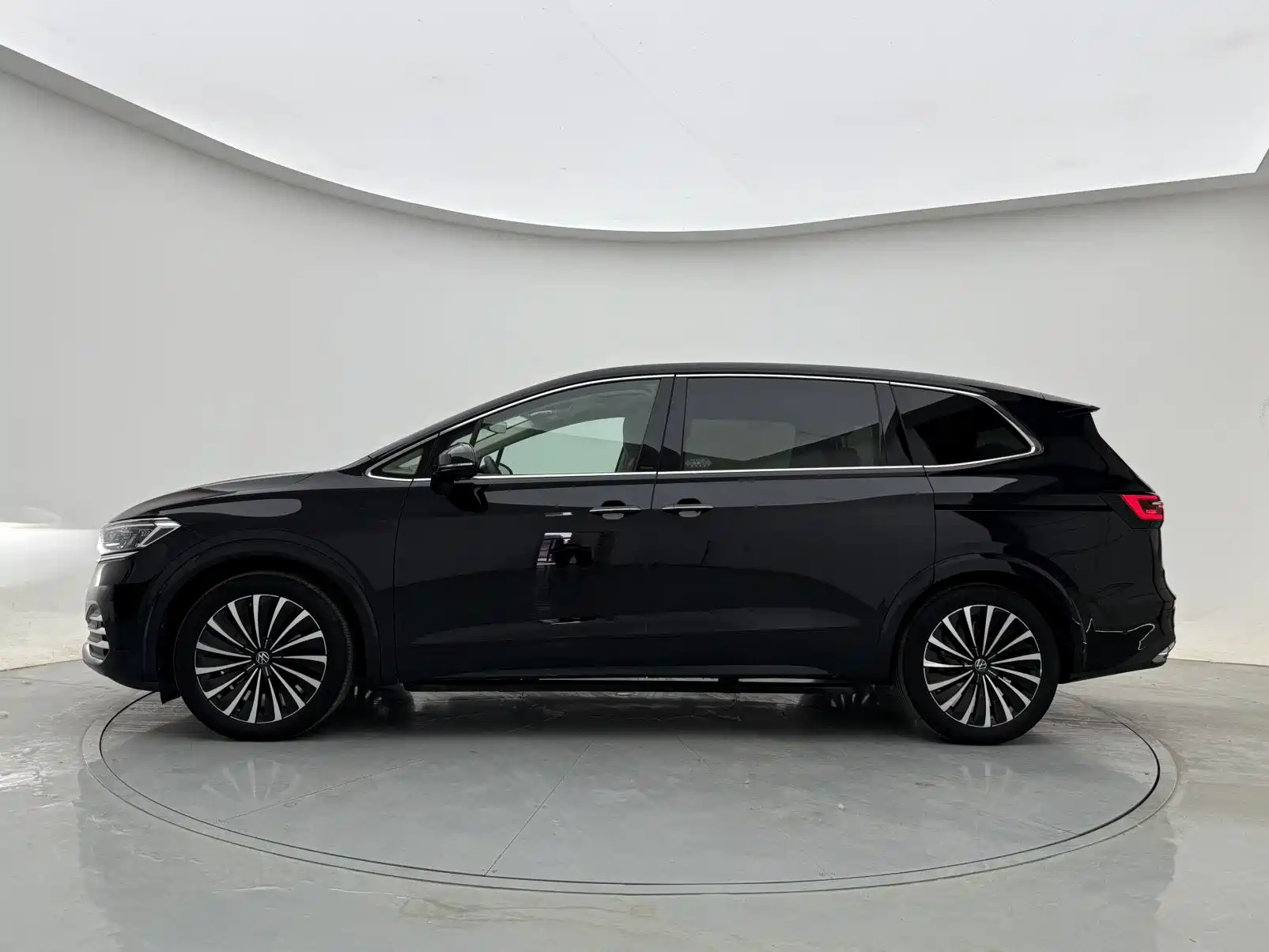 Фото 3 - Volkswagen Viloran