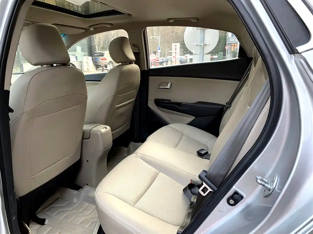 Kia K2 2012 Sedan 1.6L AT Premium Commemorative Edition фото 8