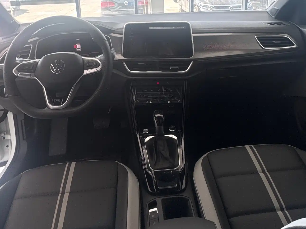 VOLKSWAGEN T-ROC EXPLORING SONGS