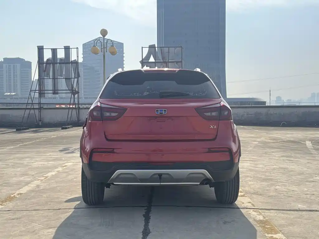 Фото 14 - Geely Vision X3