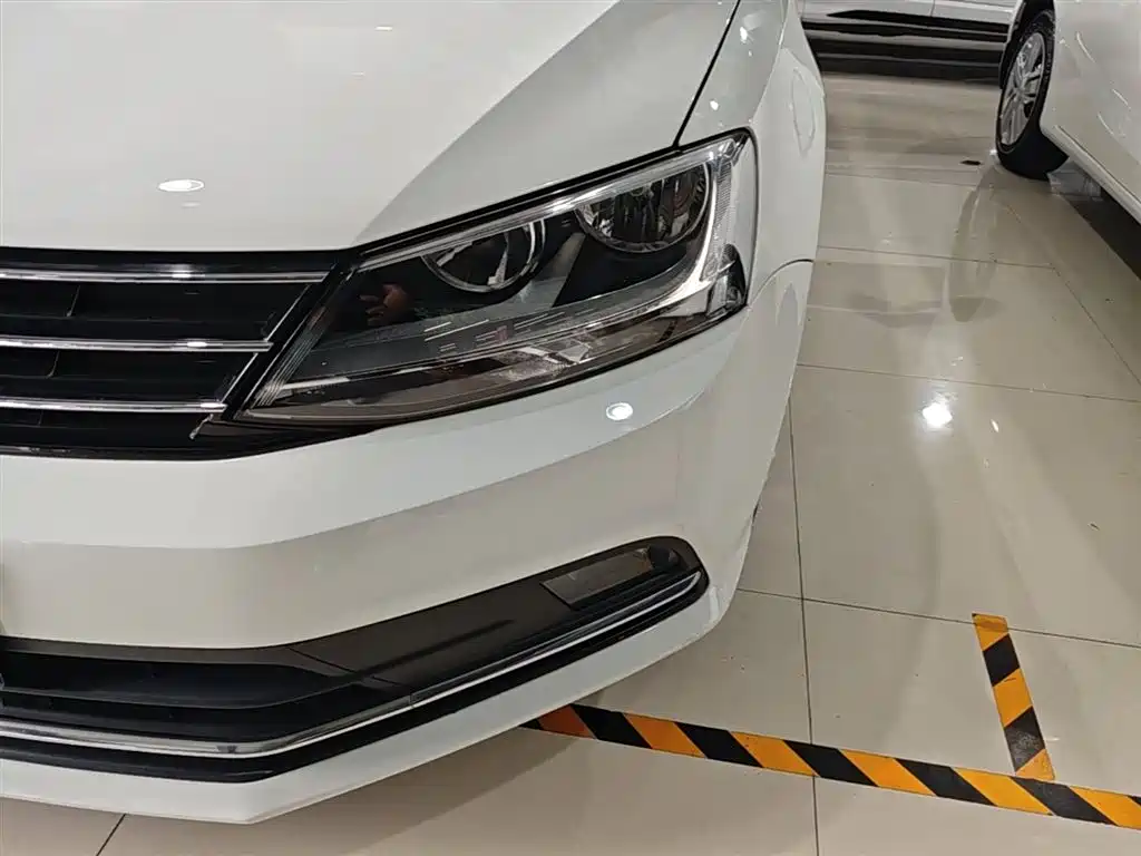 Volkswagen Sagitar 2017 230TSI Automatic Comfort фото 24