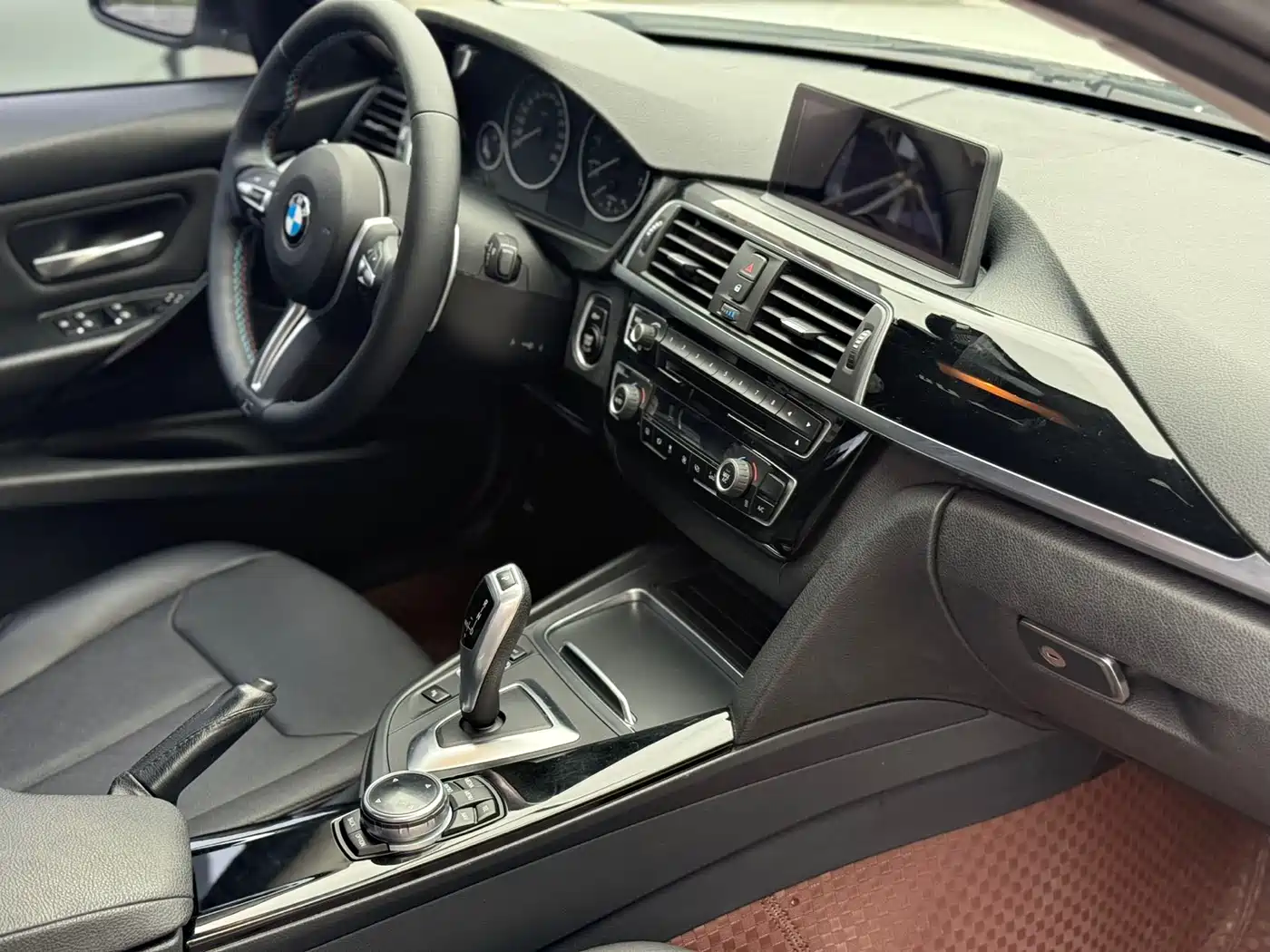 BMW 3 Series 2016 316i Fashion фото 9
