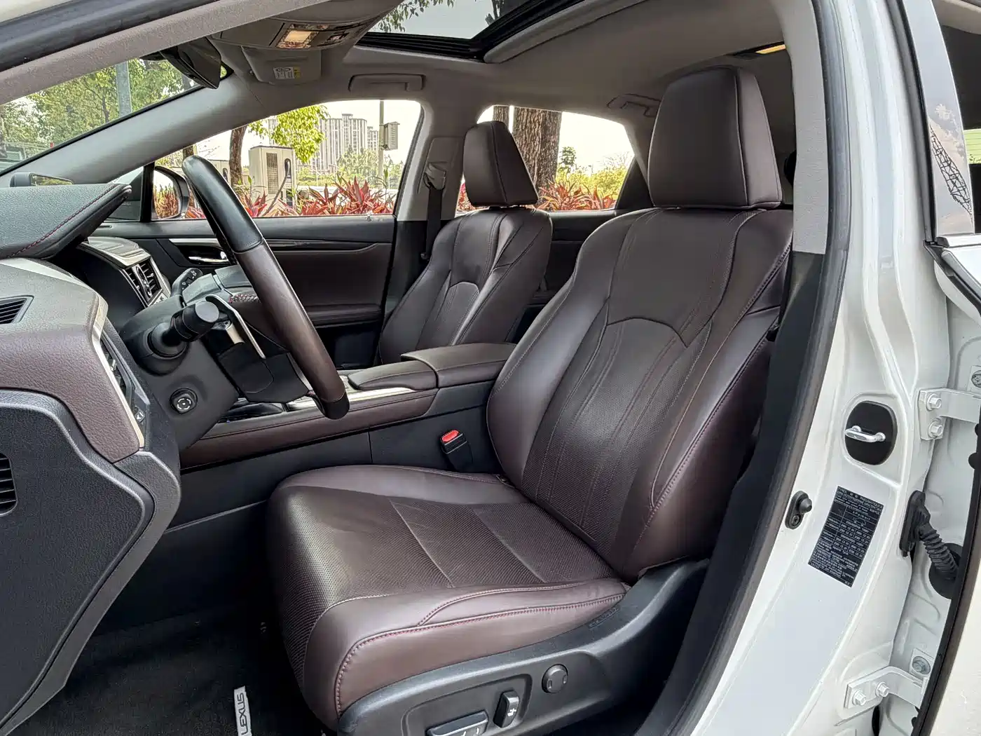 Фото 11 - Lexus RX