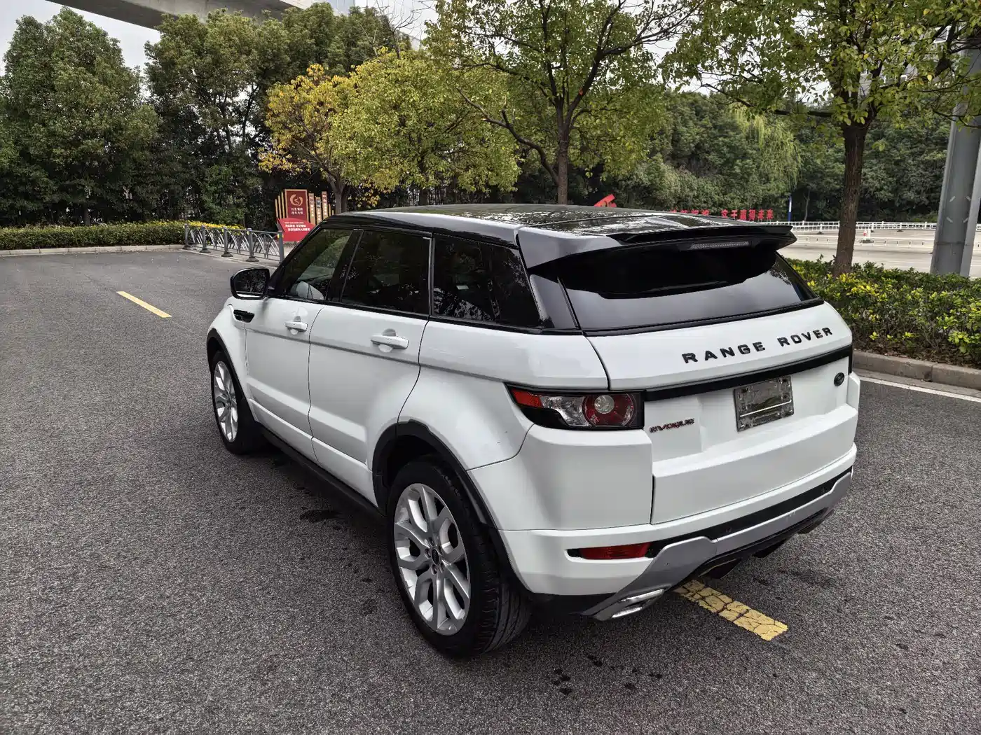 Land Rover Range Rover Evoque (Import) 2012 2.0T 5-door Premium Edition фото 4
