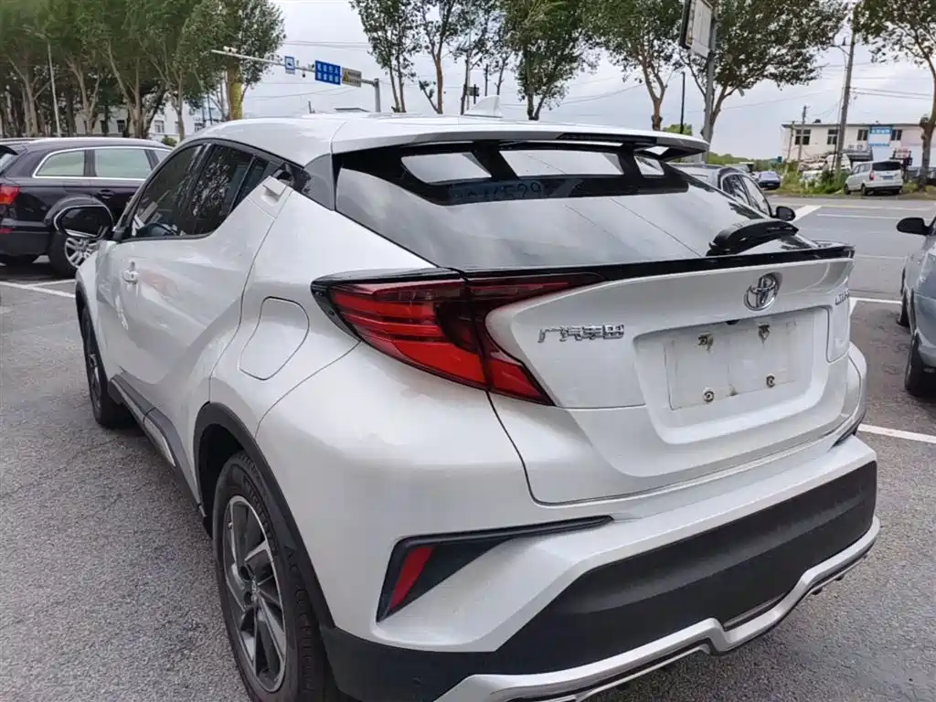 Toyota C-HR 2021 2.0L Luxury Edition фото 5