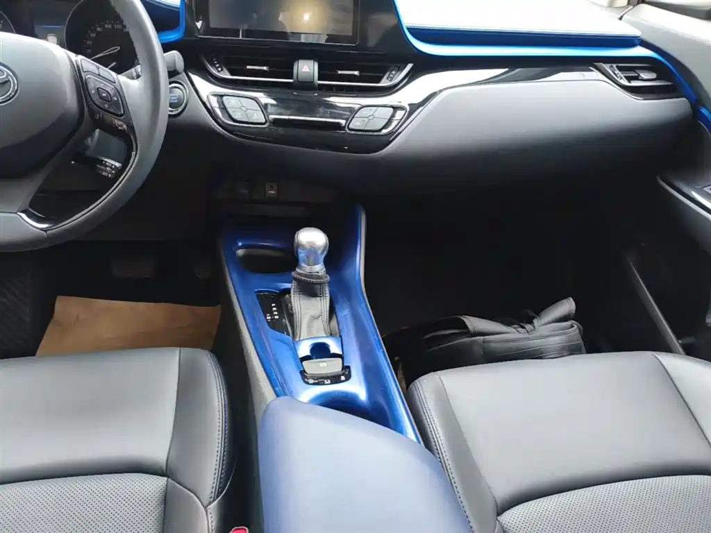 Toyota C-HR 2021 2.0L Luxury Edition фото 14