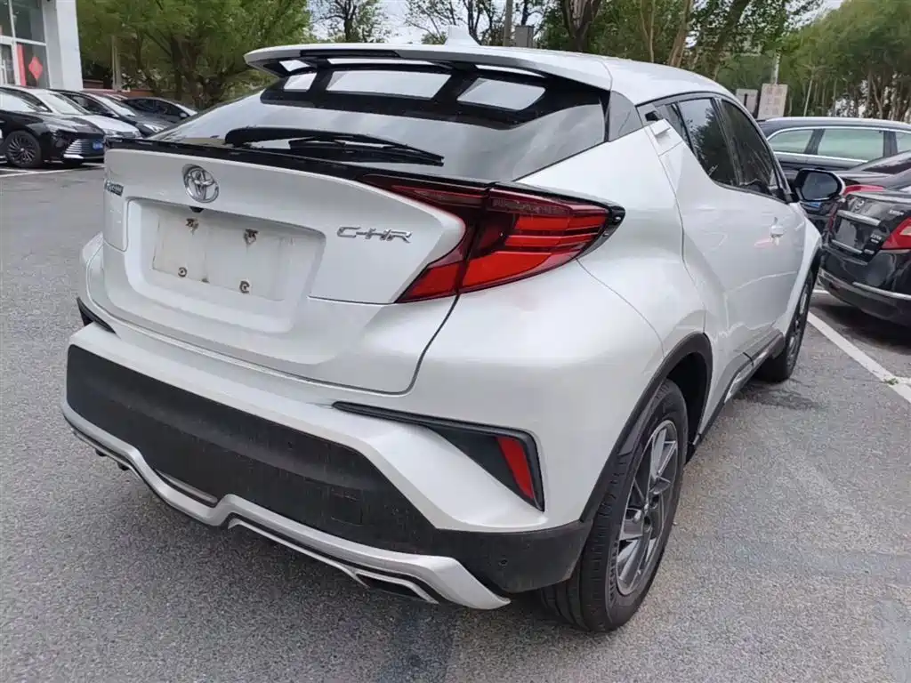 Toyota C-HR 2021 2.0L Luxury Edition фото 7