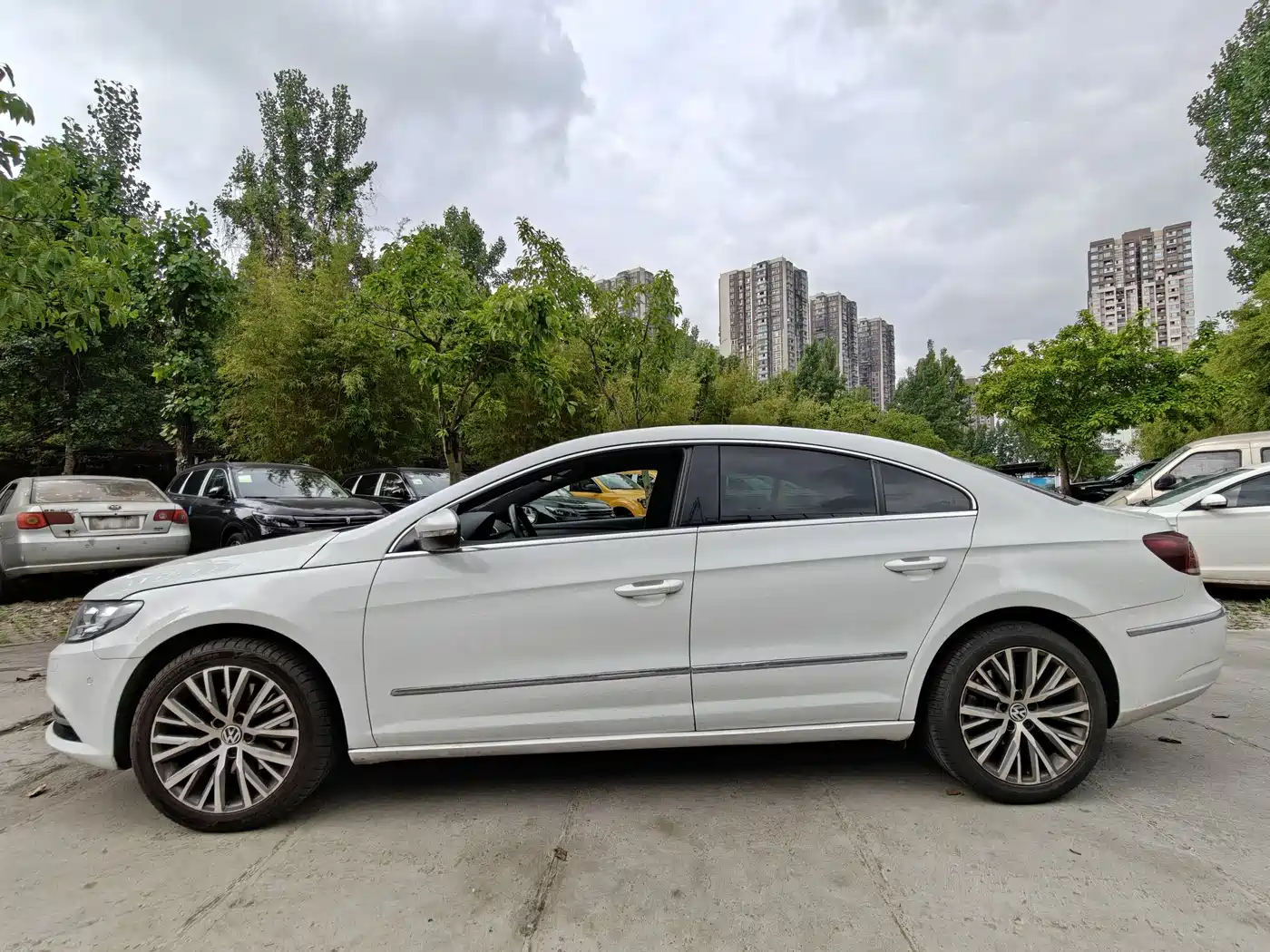 Volkswagen FAW-Volkswagen CC 2016 Model 1.8TSI Luxury фото 7