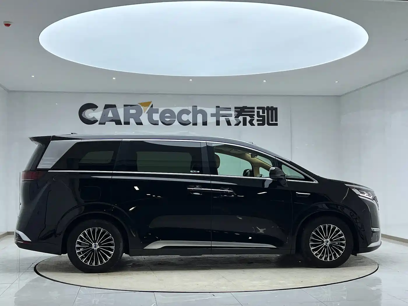 Denza D9 2025 2025 Model DM-i Smart Drive Edition 1020 AWD Flagship
