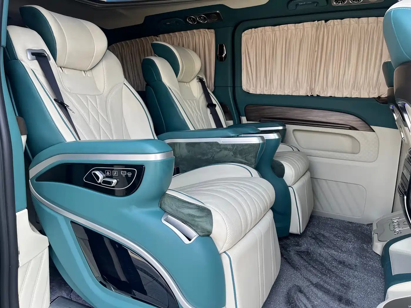 Mercedes-Benz Vito 2023 2.0T Business 7-Seater фото 10