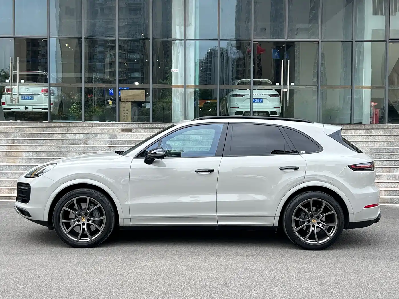 PORSCHE CAYENNE