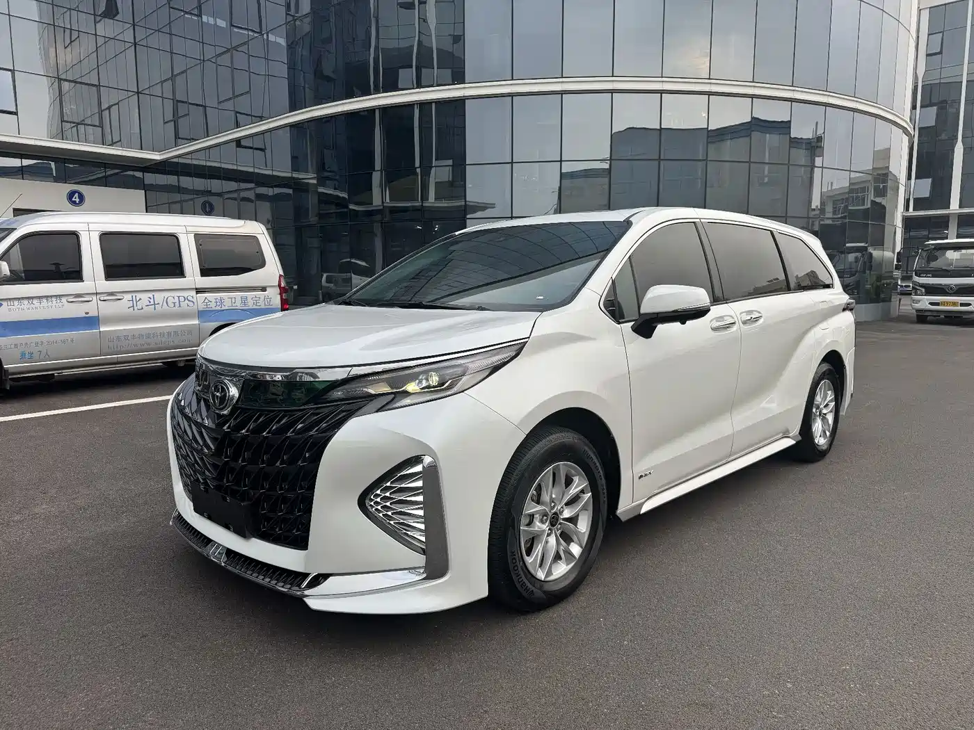  Toyota Granvia 2024 2.5L Hybrid Comfort