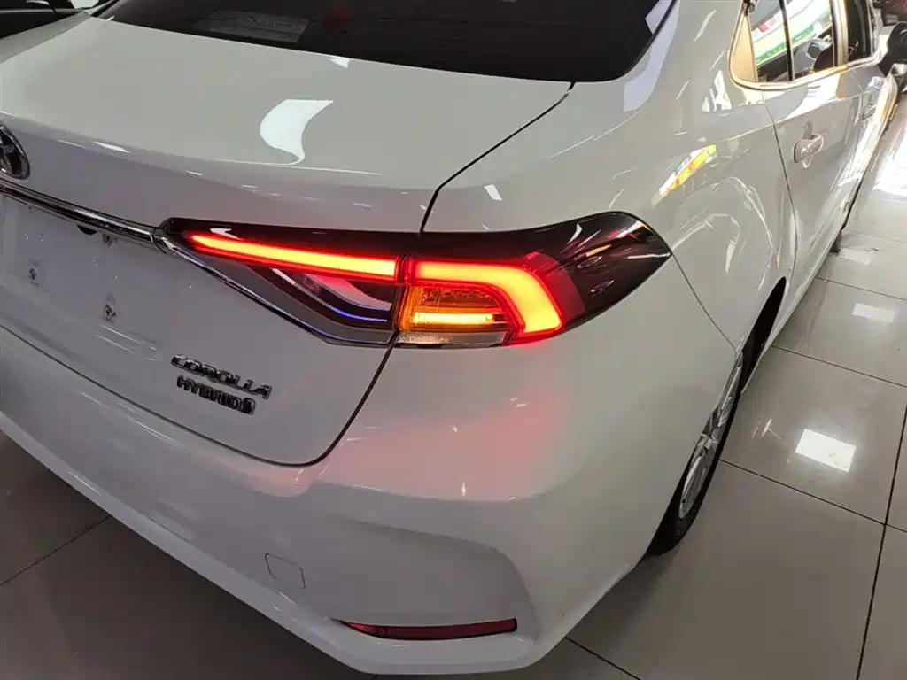 Toyota Corolla 2022 Hybrid 1.8L E-CVT Pioneer Edition фото 8
