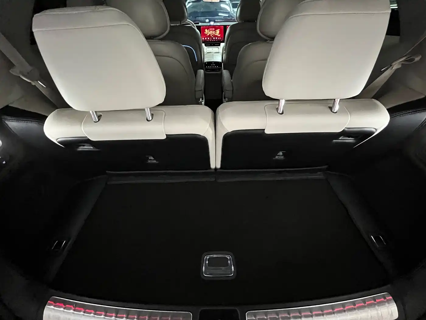 AITO Wenjie AITO M8 2025 Model Extended Range Max+ Edition 53.4kWh 6-Seater фото 26