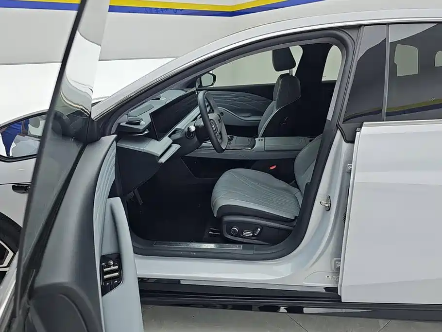 Geely Galaxy Galaxy E8 2025 2025 Model 610km Explorer+ Edition