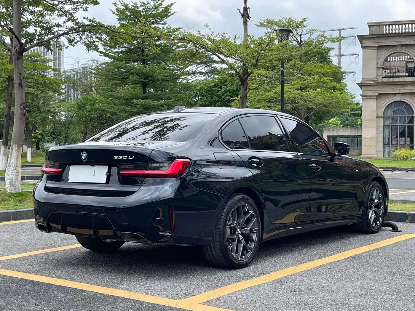 BMW 3 Series 2025 330Li M Sport Night Edition фото 4