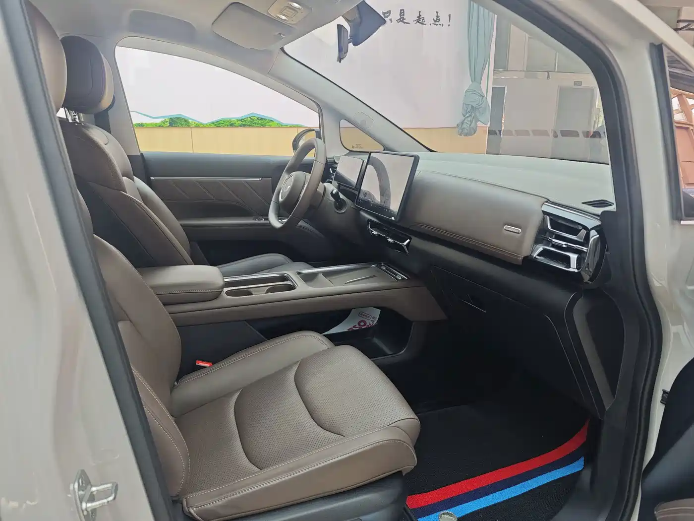Wuling Motors Xingguang 730 New Energy 2026 2025 Model Plug-in Hybrid Base Version