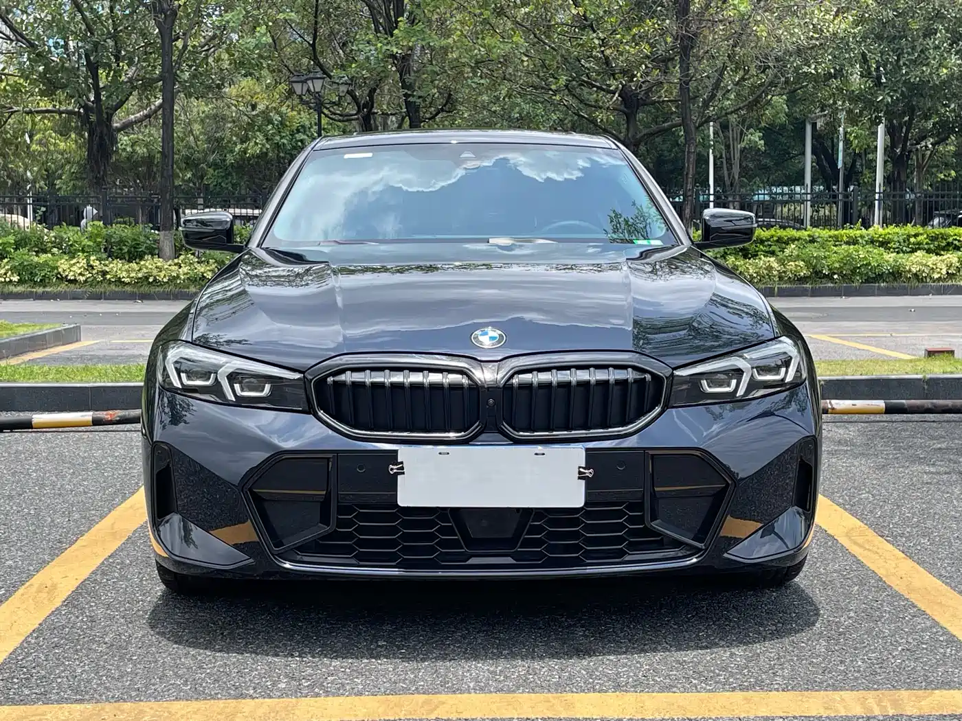 BMW 3 Series 2025 330Li M Sport Night Edition фото 2