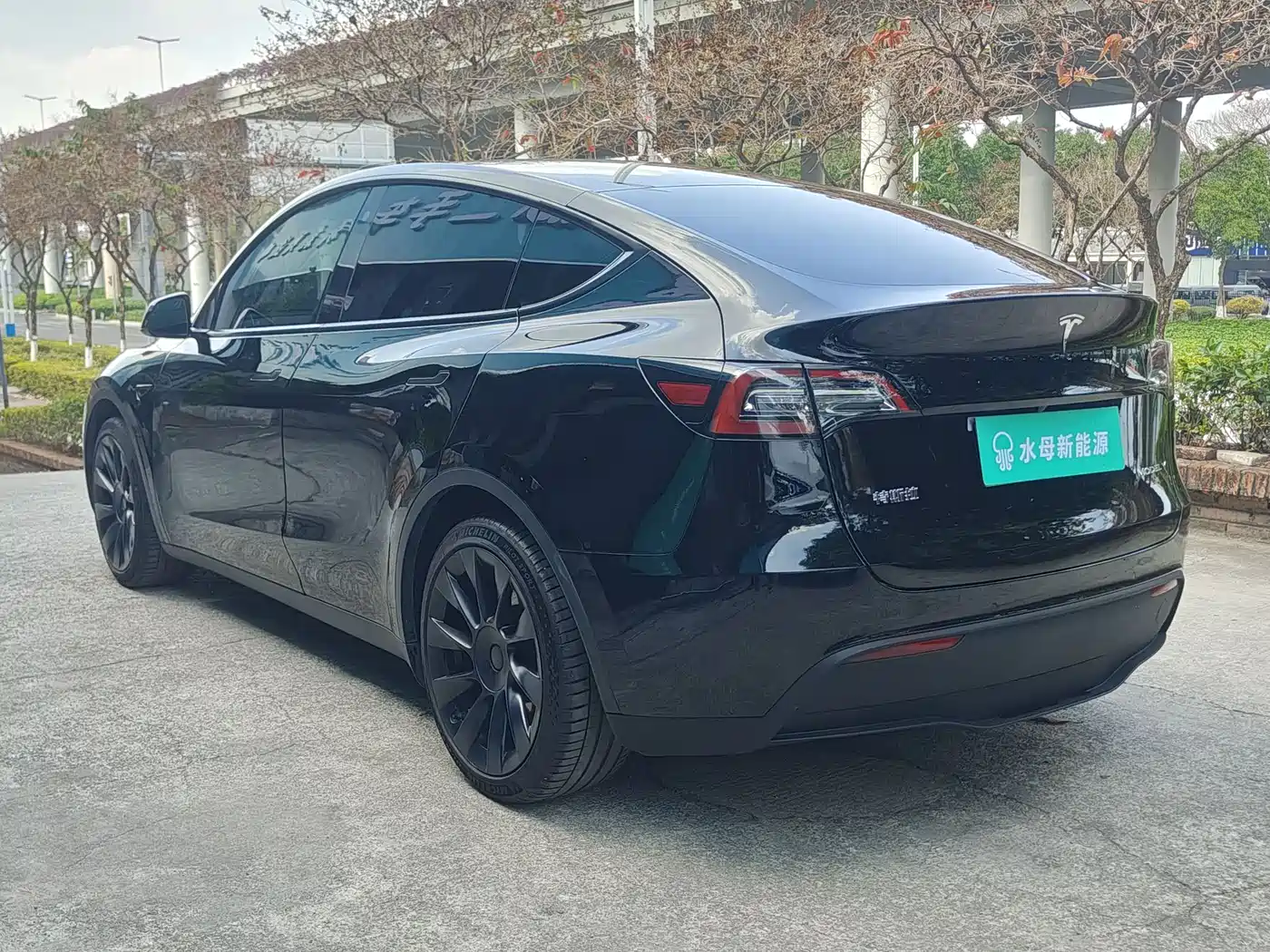 TESLA MODEL Y