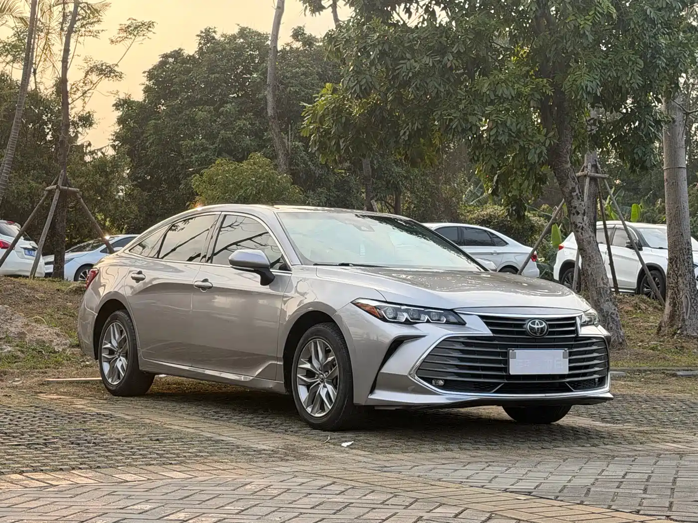Toyota Avalon 2022 2.0L Progressive Edition фото 2