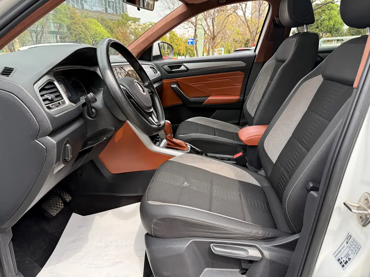 VOLKSWAGEN T ROC EXPLORING SONGS