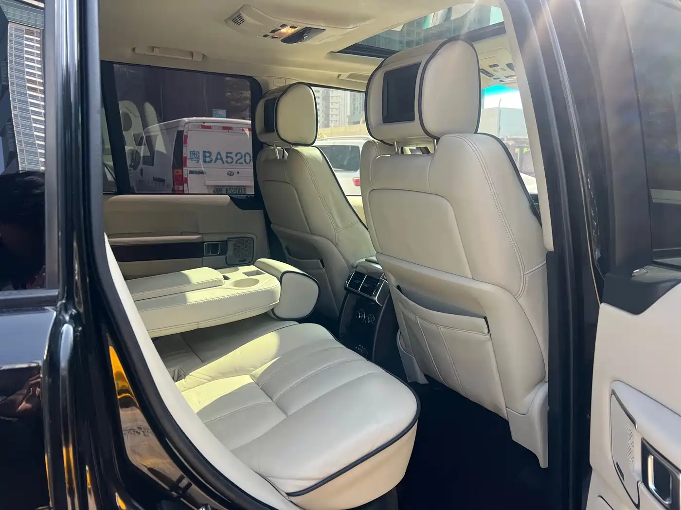 Land Rover Range Rover 2012 5.0 NA V8 фото 6