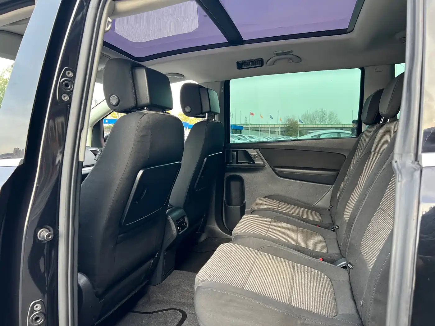 Volkswagen Sharan 2013 2.0TSI Comfort фото 9