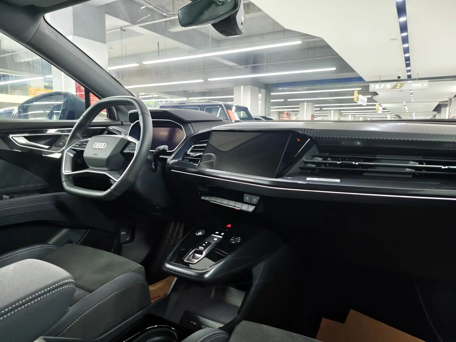 Photo 7 - Audi Q4 e-tron
