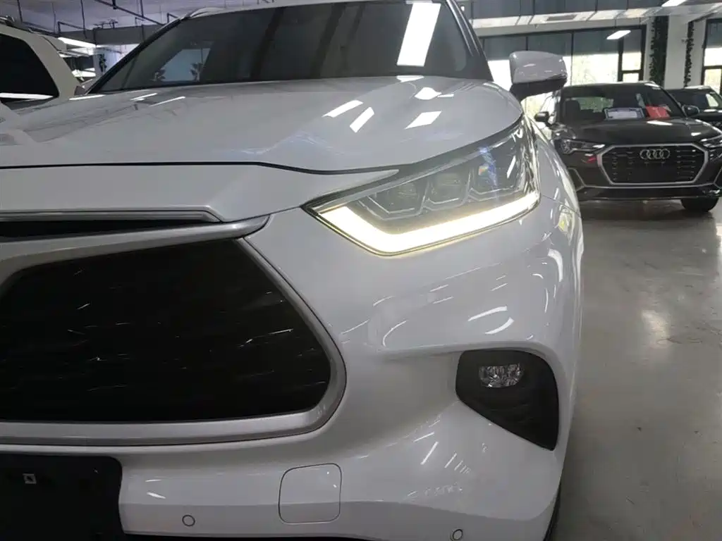 Toyota Highlander 2022 Model Dual Engine 2.5L 4WD Premium Edition 7-Seater фото 24