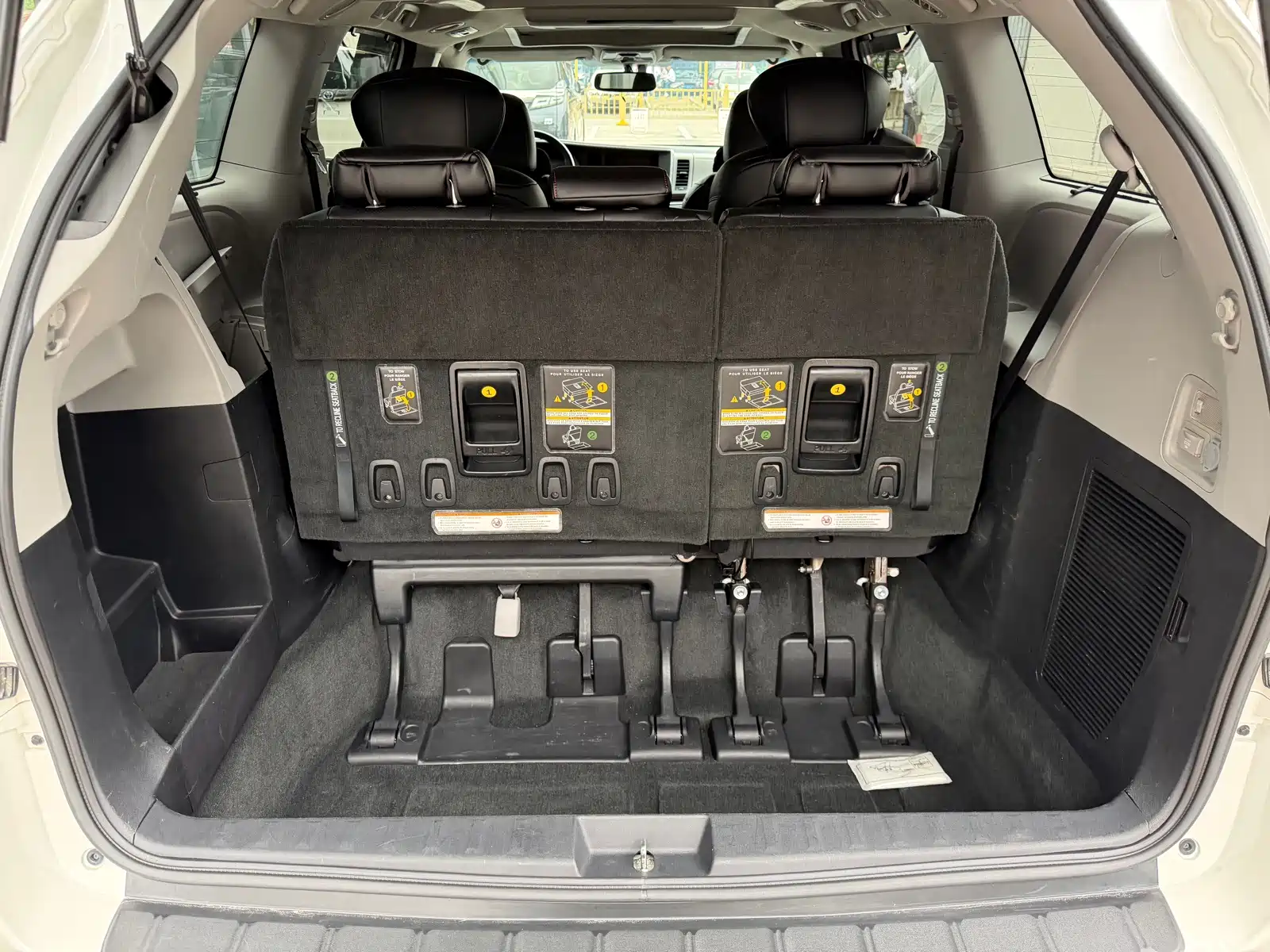 Photo 13 - Toyota Sienna
