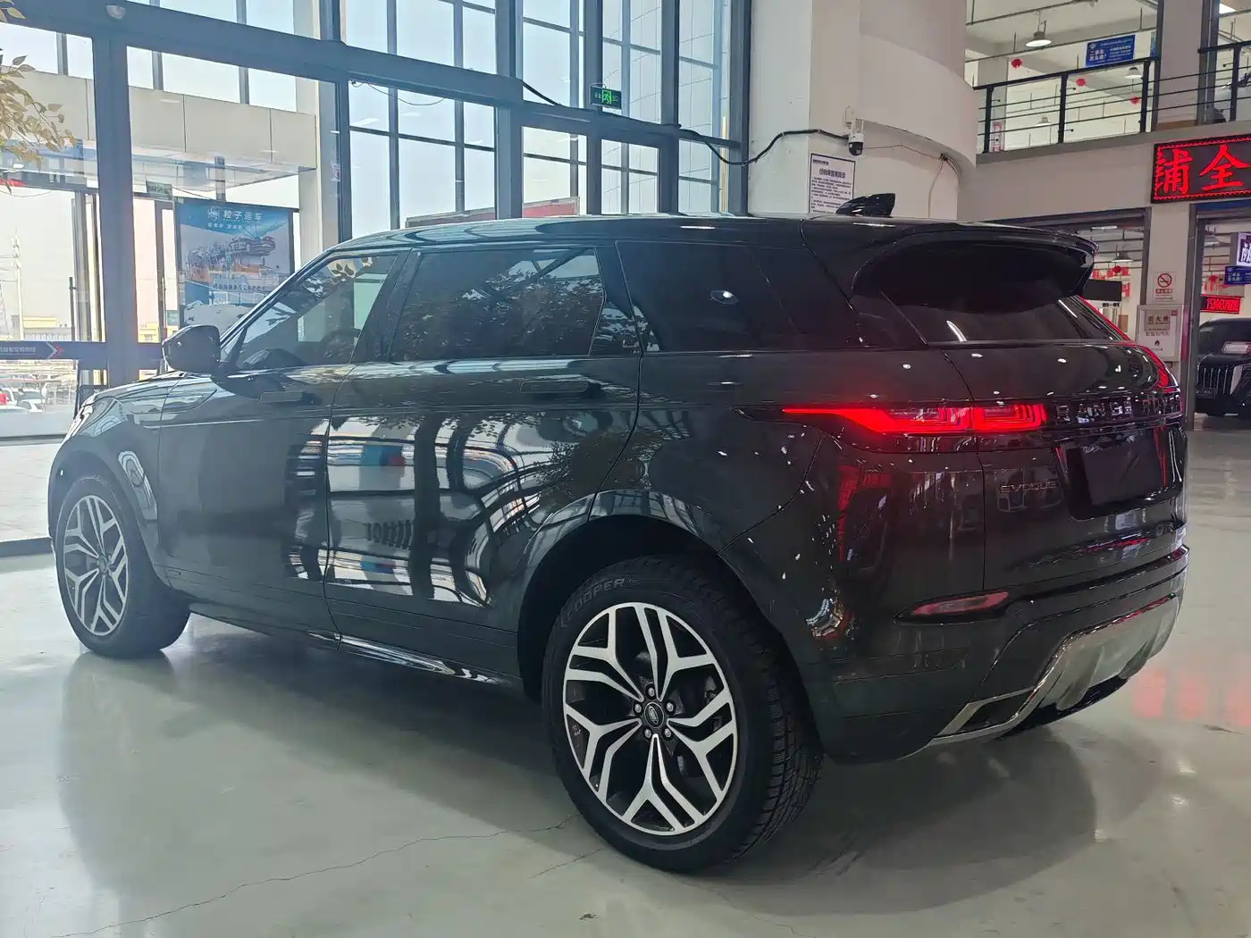 Land Rover Range Rover Evoque 2021 Range Rover Evoque L 249PS R-Dynamic First Edition Launch Edition фото 23
