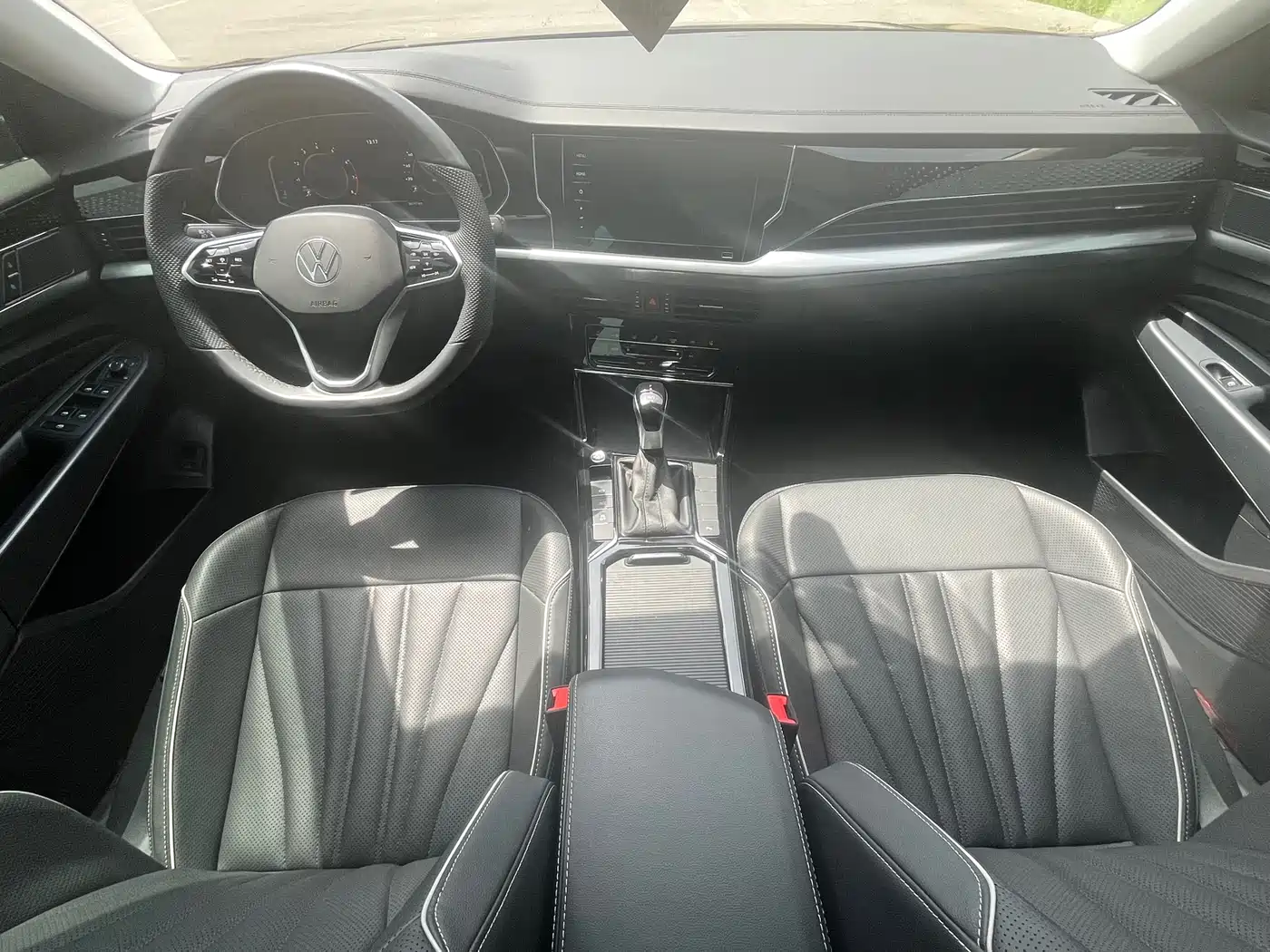 Volkswagen Passat 2024 330TSI Elite Edition фото 5