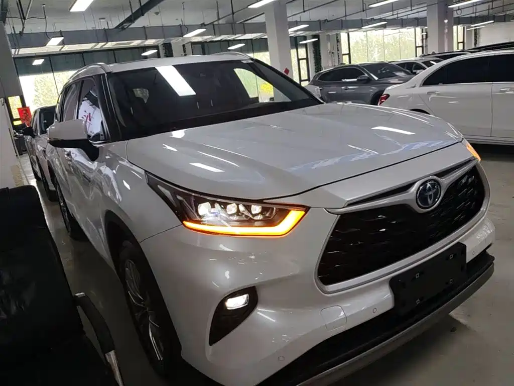 Toyota Highlander 2022 Model Dual Engine 2.5L 4WD Premium Edition 7-Seater фото 4