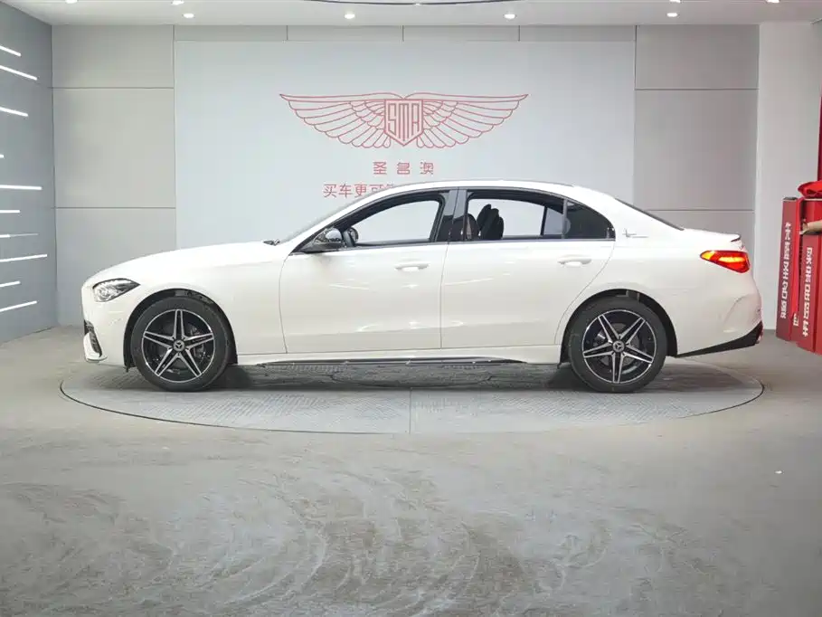 Mercedes-Benz C-Class 2023 Facelift C 260 L Night Sport Edition фото 2