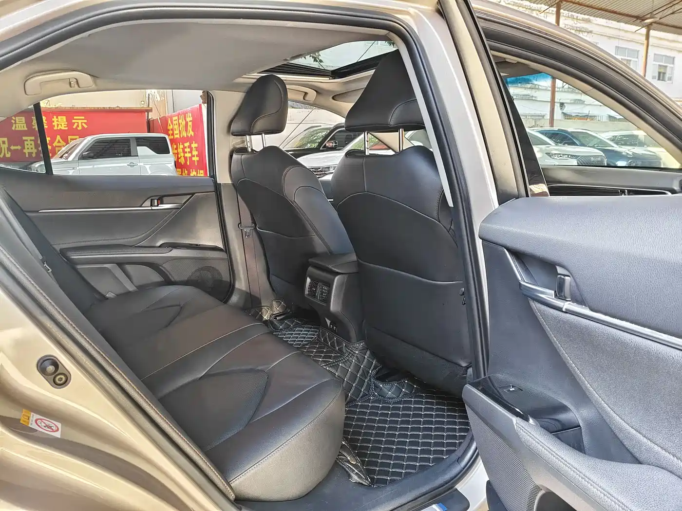 Toyota Camry 2018 2.0G Luxury Edition фото 8