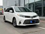 Photo 3 - Toyota Sienna