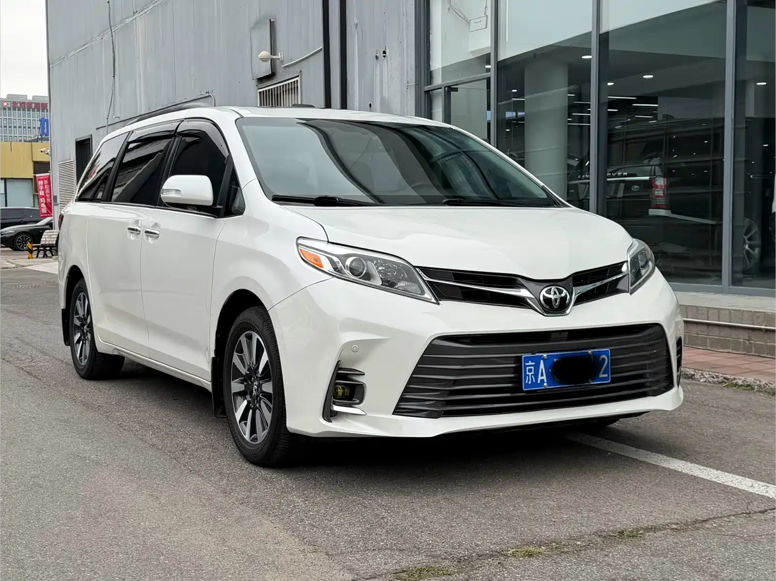 Photo 3 - Toyota Sienna