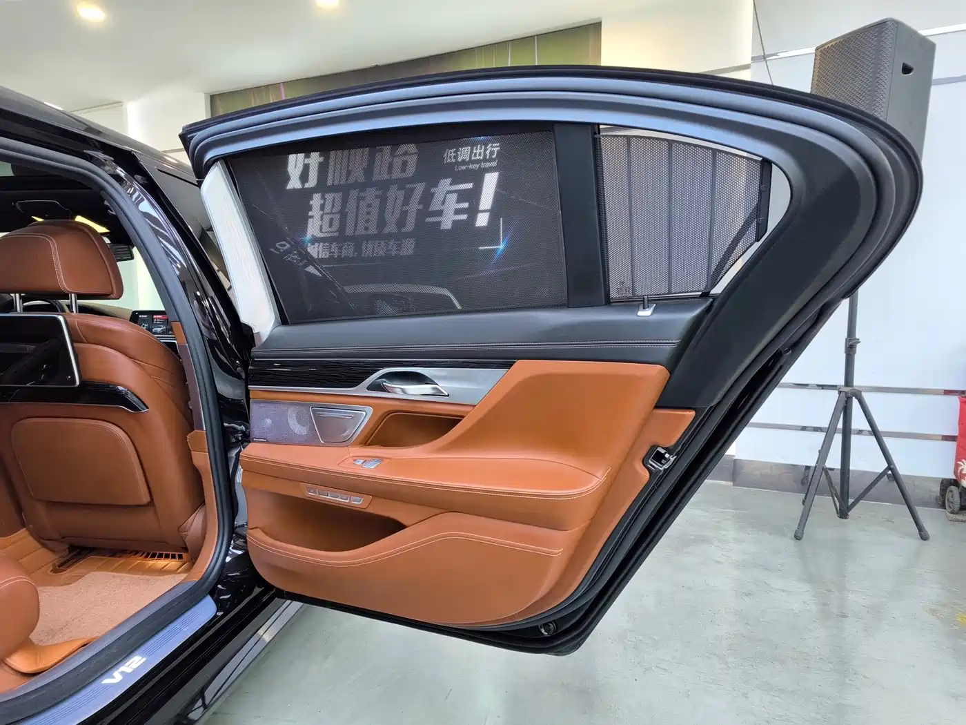 BMW 7 Series 2018 M760Li xDrive фото 25