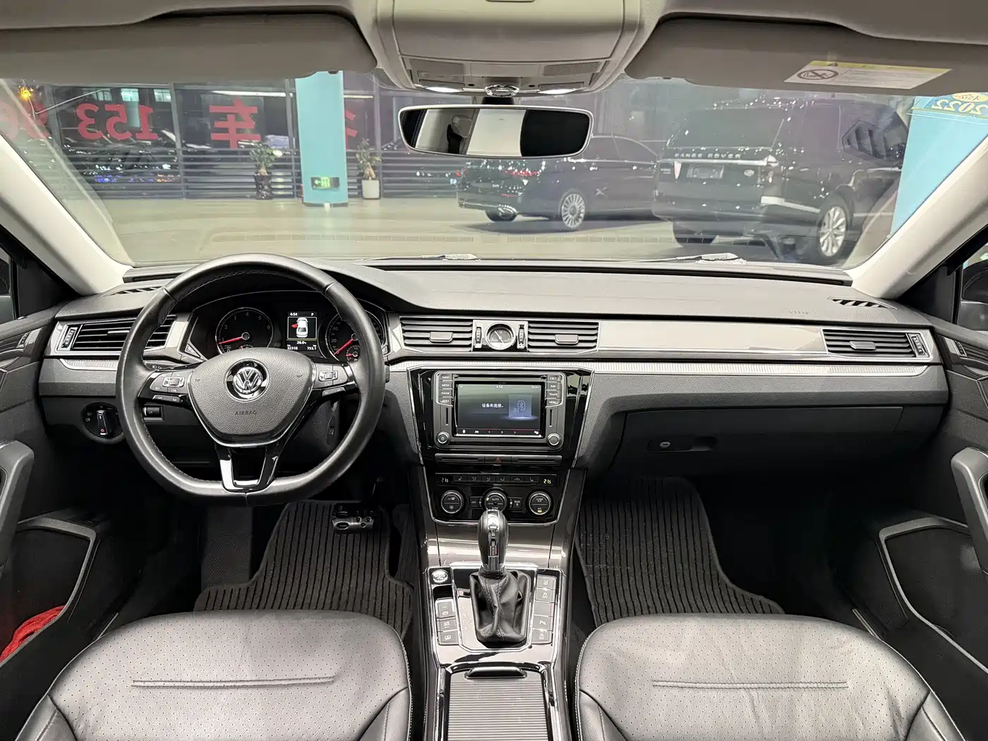 Volkswagen Passat 2017 330TSI DSG Luxury фото 14