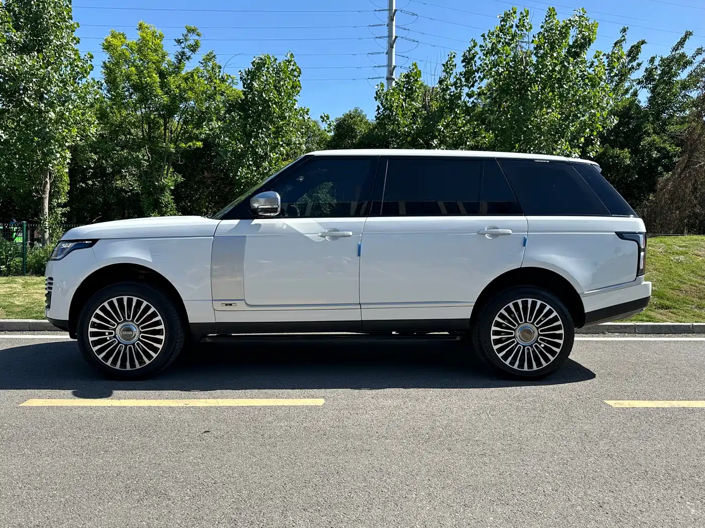 Land Rover Range Rover 2015 3.0 SC V6 Vogue SE Genesis Extended Edition фото 7