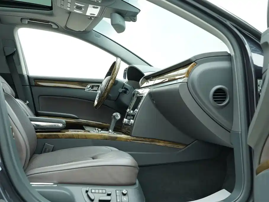 Volkswagen Phaeton 2012 4.2L Luxury Custom фото 24