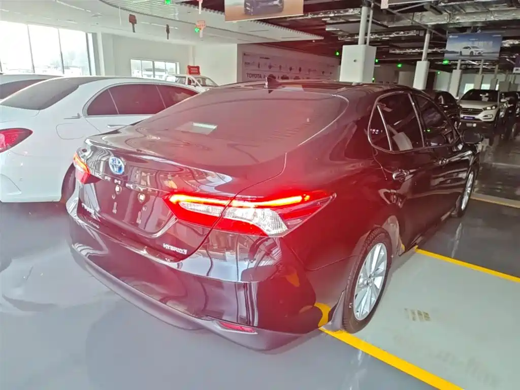 Toyota Camry 2021 Hybrid 2.5HGVP Leading Edition фото 7