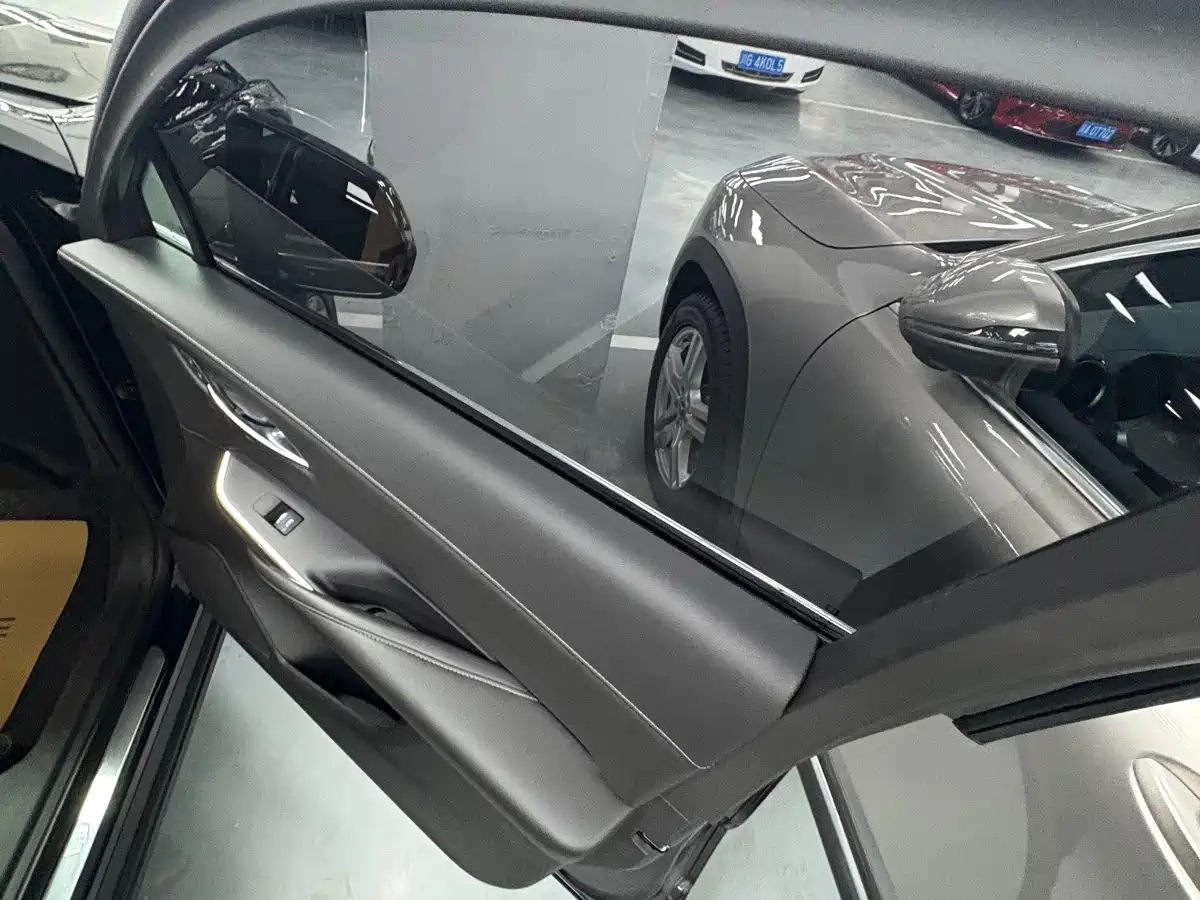 Фото 5 - Cadillac XT4