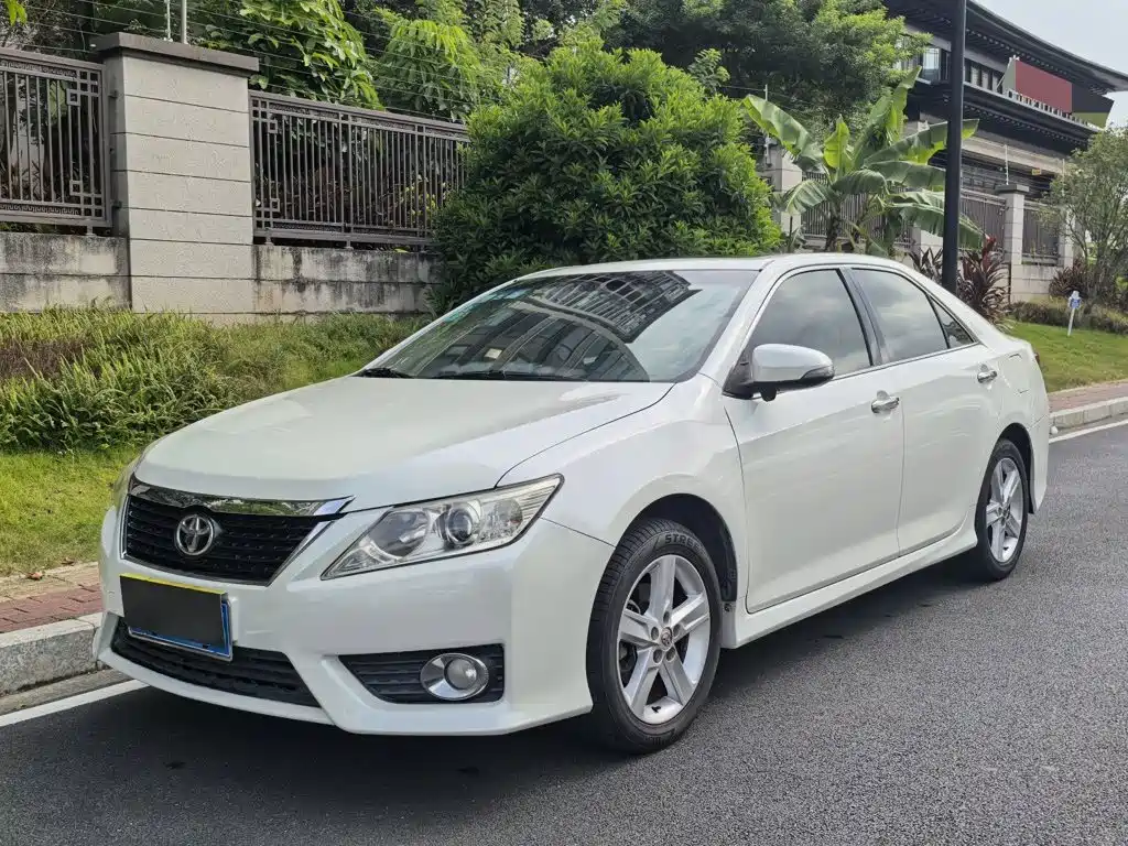 Фото 1 - Toyota Camry