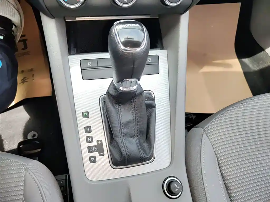 Škoda Octavia 2015 1.6L Automatic逸杰版 фото 14