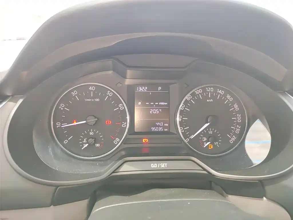 Škoda Octavia 2015 1.6L Automatic逸杰版 фото 12